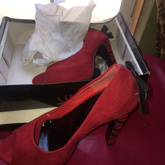 Shoe - Picture 12 of 16